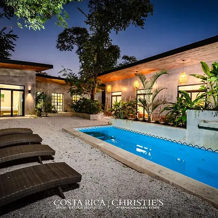Steps To The Main Surf Break - 3 Bedroom House