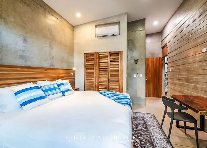 Steps To The Main Surf Break - 3 Bedroom House Сasa de vacaciones Refundores