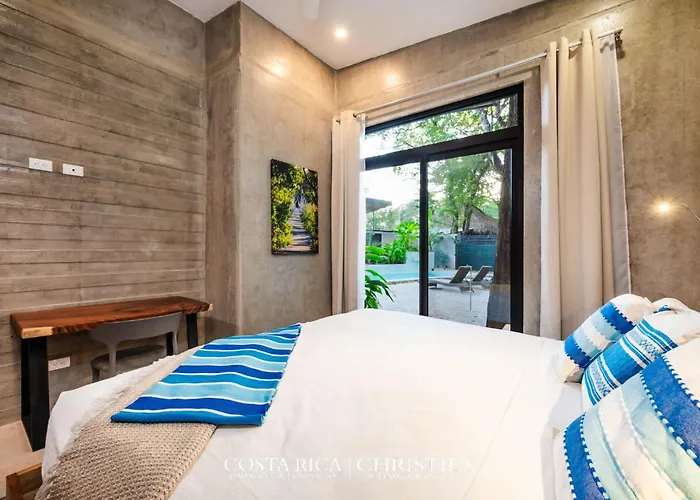 Steps To The Main Surf Break - 3 Bedroom House