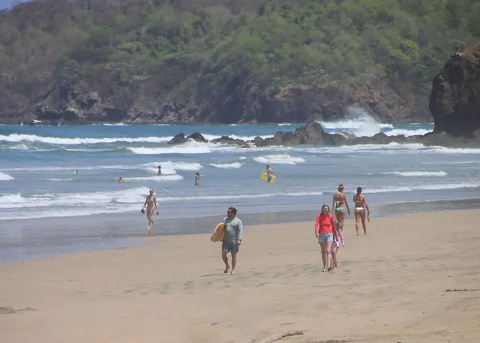 Steps To The Main Surf Break - 3 Bedroom House Refundores