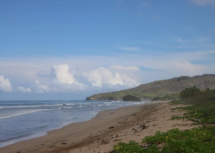 Steps To The Main Surf Break - 3 Bedroom House Сasa de vacaciones