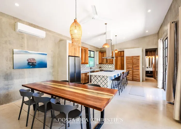 Steps To The Main Surf Break - 3 Bedroom House Сasa de vacaciones *
