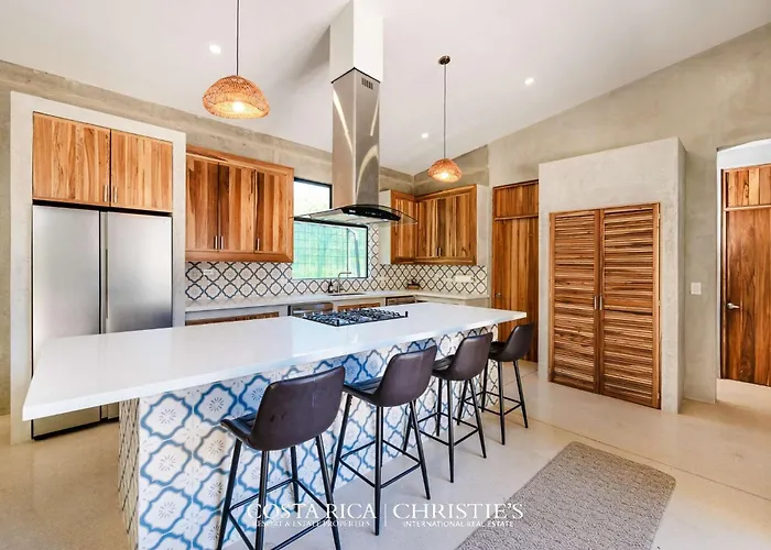 Steps To The Main Surf Break - 3 Bedroom House Сasa de vacaciones Refundores