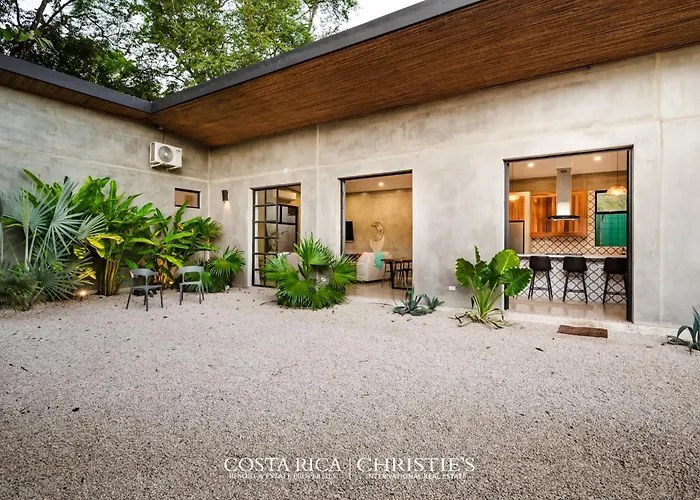 Сasa de vacaciones Steps To The Main Surf Break - 3 Bedroom House Refundores
