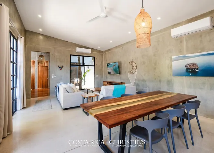 Steps To The Main Surf Break - 3 Bedroom House
