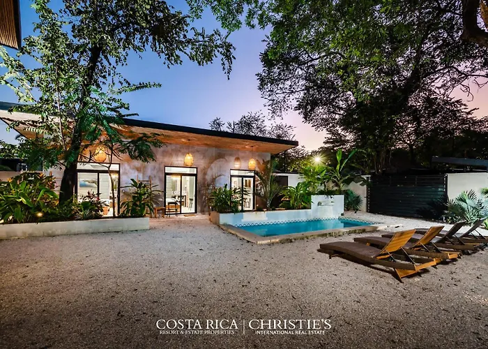 Сasa de vacaciones Steps To The Main Surf Break - 3 Bedroom House *