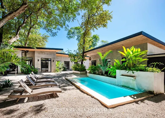 Steps To The Main Surf Break - 3 Bedroom House *