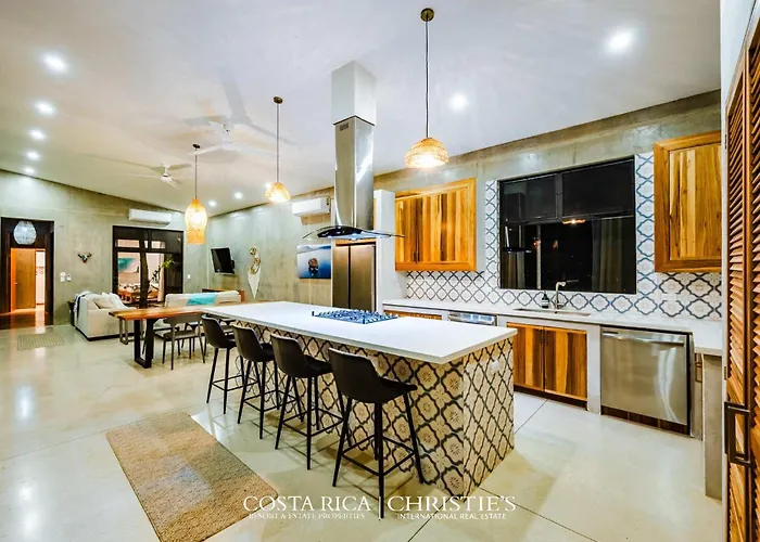 Steps To The Main Surf Break - 3 Bedroom House
