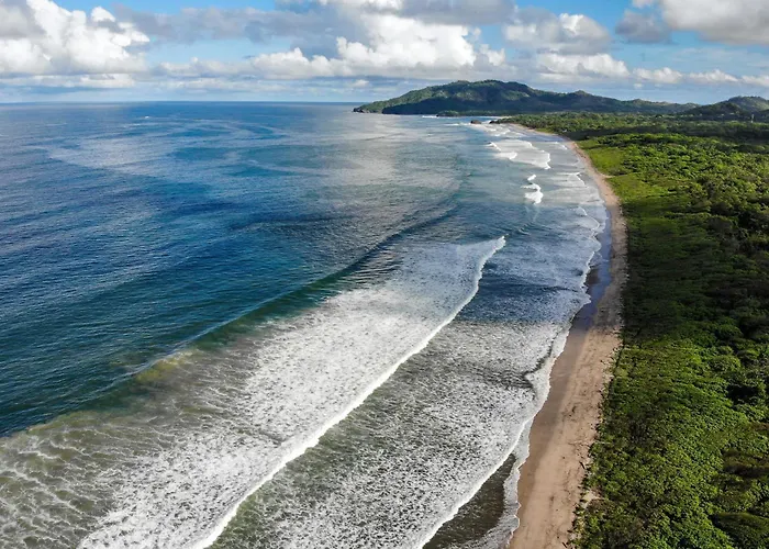 Steps To The Main Surf Break - 3 Bedroom House *